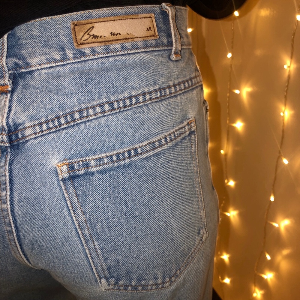 Light wash mom jeans